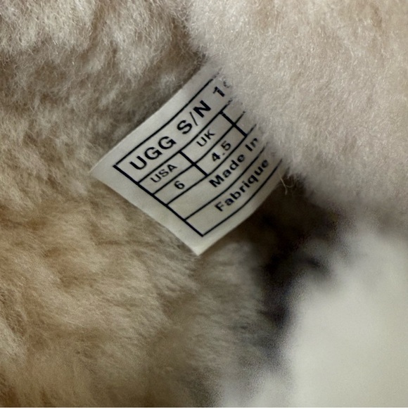 Ugg Short Stellar Sequin Boots Silver Red Blue Shearling Size 6 Special Edition - Picture 11 of 13